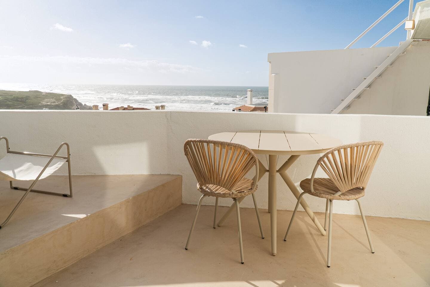 Table pour deux sur la terrasse, face à l'océan, Praia das Maçãs